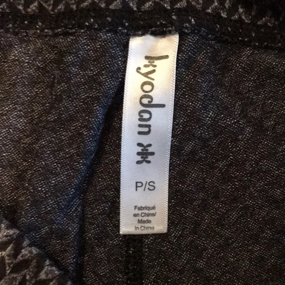 Women’s Workout Leggings - Picture 3 of 4